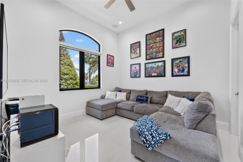 House in Miami, Florida 6 bedrooms, 423.73 sq.m. № 2312000 - photo 27