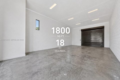 House in Miami, Florida 6 bedrooms, 423.73 sq.m. № 2312000 - photo 2