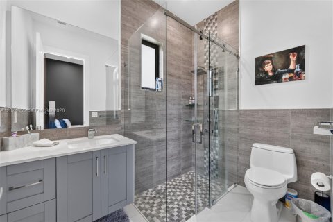 House in Miami, Florida 6 bedrooms, 423.73 sq.m. № 2312000 - photo 21