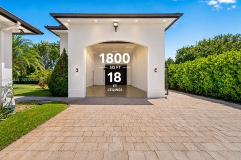 House in Miami, Florida 6 bedrooms, 423.73 sq.m. № 2312000 - photo 7