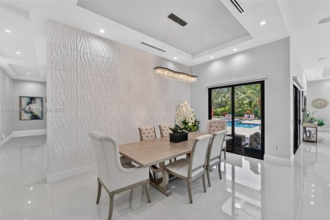 House in Miami, Florida 6 bedrooms, 423.73 sq.m. № 2312000 - photo 14