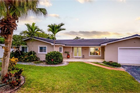 Дом в Майами, Флорида 4 спальни, 183.76м2 № 2020588