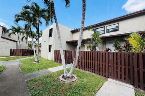 Снять в аренду кондоминиум в Майами, Флорида 2 спальни, 93.37м2, № 1989037 - фото 2