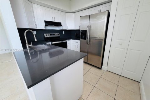 Снять в аренду кондоминиум в Майами, Флорида 2 спальни, 93.37м2, № 1989037 - фото 8