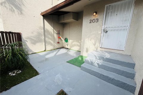 Снять в аренду кондоминиум в Майами, Флорида 2 спальни, 93.37м2, № 1989037 - фото 4