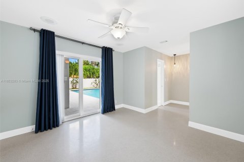 House in Hollywood, Florida 4 bedrooms, 192.87 sq.m. № 1871689 - photo 14