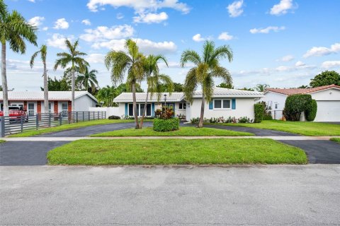 House in Hollywood, Florida 4 bedrooms, 192.87 sq.m. № 1871689 - photo 4