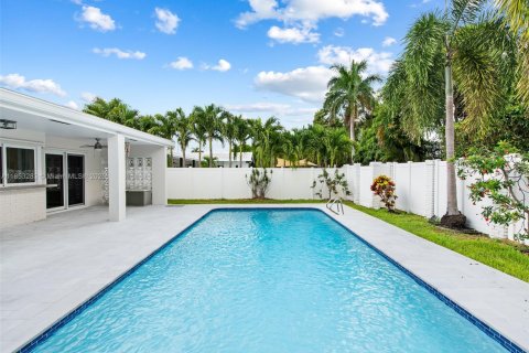 House in Hollywood, Florida 4 bedrooms, 192.87 sq.m. № 1871689 - photo 24