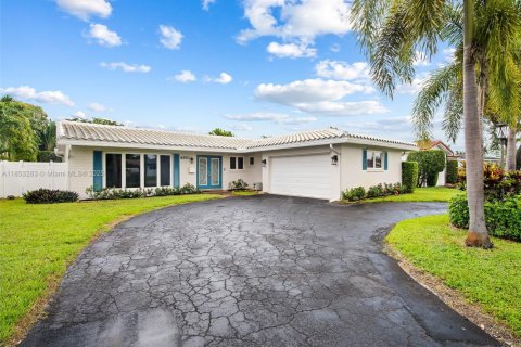 House in Hollywood, Florida 4 bedrooms, 192.87 sq.m. № 1871689 - photo 1