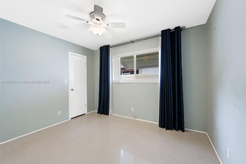 House in Hollywood, Florida 4 bedrooms, 192.87 sq.m. № 1871689 - photo 17