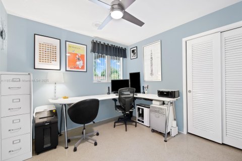 House in Hollywood, Florida 4 bedrooms, 192.87 sq.m. № 1871689 - photo 20
