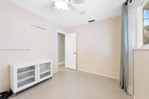 House in Hollywood, Florida 4 bedrooms, 192.87 sq.m. № 1871689 - photo 19