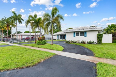 House in Hollywood, Florida 4 bedrooms, 192.87 sq.m. № 1871689 - photo 3