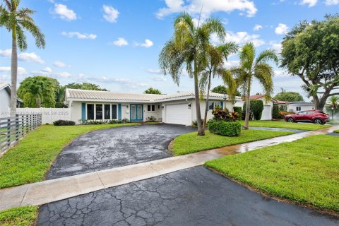 House in Hollywood, Florida 4 bedrooms, 192.87 sq.m. № 1871689 - photo 2