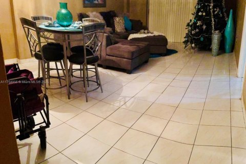 Condo in Miami, Florida, 1 bedroom  № 1716057 - photo 6