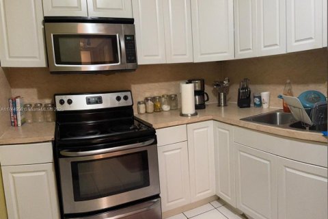 Condo in Miami, Florida, 1 bedroom  № 1716057 - photo 4