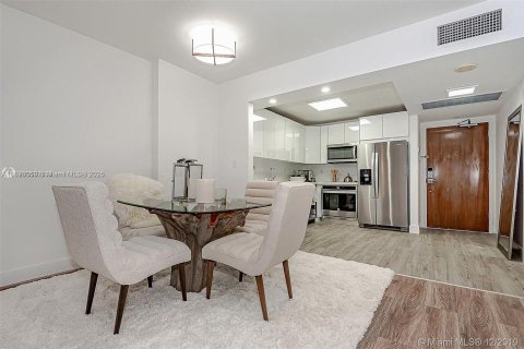 Condo in Miami Beach, Florida  № 1953546 - photo 2