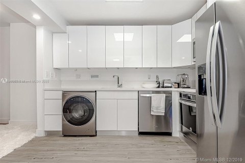 Condo in Miami Beach, Florida  № 1953546 - photo 4