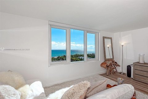 Condo in Miami Beach, Florida  № 1953546 - photo 3