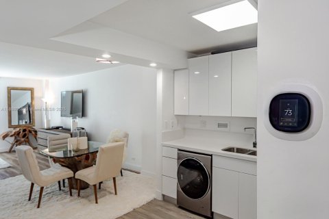 Condo in Miami Beach, Florida  № 1953546 - photo 8