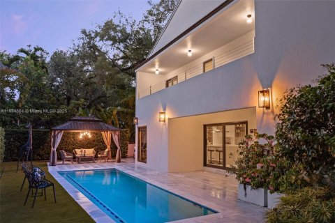 House in Coral Gables, Florida 4 bedrooms, 373 sq.m. № 1930143 - photo 6