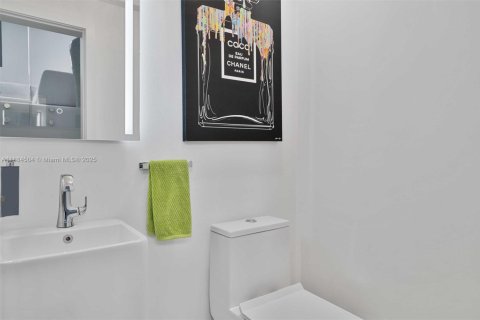 House in Coral Gables, Florida 4 bedrooms, 373 sq.m. № 1930143 - photo 28