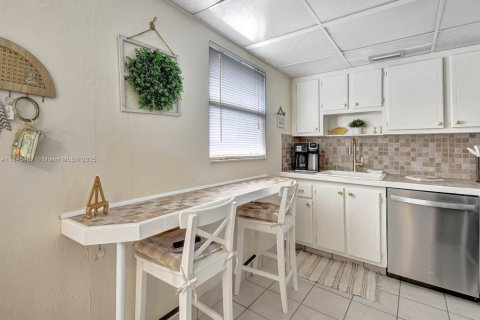 Condo in Delray Beach, Florida, 2 bedrooms  № 1846091 - photo 14