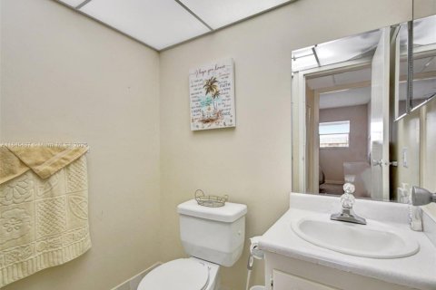 Condo in Delray Beach, Florida, 2 bedrooms  № 1846091 - photo 26