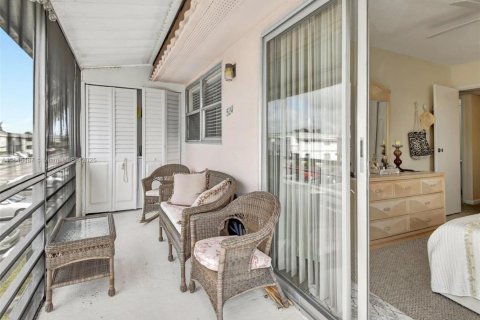 Condo in Delray Beach, Florida, 2 bedrooms  № 1846091 - photo 27