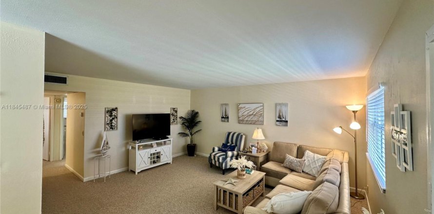 Condo in Delray Beach, Florida, 2 bedrooms № 1846091