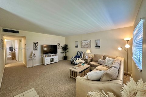 Condo in Delray Beach, Florida, 2 bedrooms  № 1846091 - photo 5