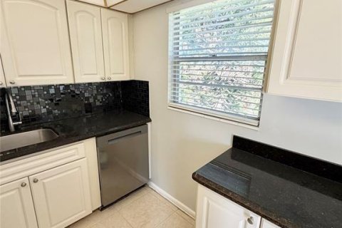Condo in Boca Raton, Florida, 2 bedrooms  № 2245455 - photo 9