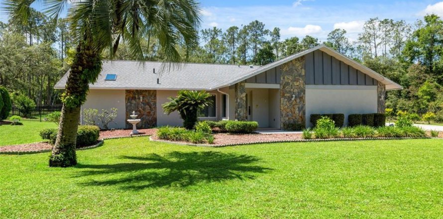 House in Hernando, Florida 2 bedrooms, 183.2 sq.m. № 1719660