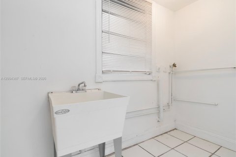 House in Fort Lauderdale, Florida 2 bedrooms, 86.12 sq.m. № 2068464 - photo 12