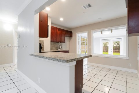 House in Fort Lauderdale, Florida 2 bedrooms, 86.12 sq.m. № 2068464 - photo 5