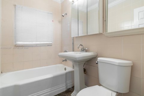 House in Fort Lauderdale, Florida 2 bedrooms, 86.12 sq.m. № 2068464 - photo 10