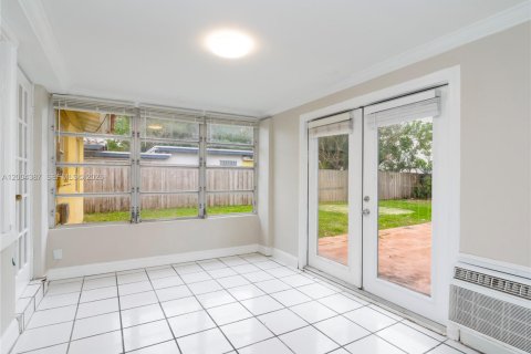 House in Fort Lauderdale, Florida 2 bedrooms, 86.12 sq.m. № 2068464 - photo 8