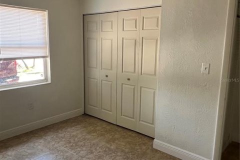 Propiedad comercial en venta en Port Charlotte, Florida, 5 dormitorios, 163.51 m2 № 1735137 - foto 5
