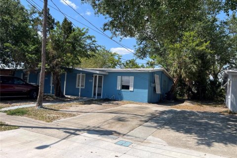 Propiedad comercial en venta en Port Charlotte, Florida, 5 dormitorios, 163.51 m2 № 1735137 - foto 2