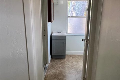 Propiedad comercial en venta en Port Charlotte, Florida, 5 dormitorios, 163.51 m2 № 1735137 - foto 12