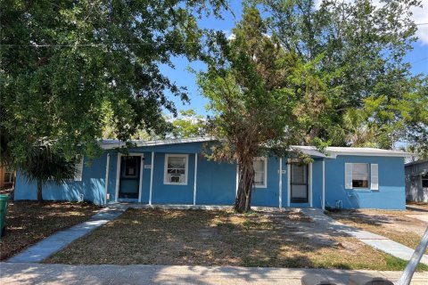 Propiedad comercial en venta en Port Charlotte, Florida, 5 dormitorios, 163.51 m2 № 1735137 - foto 1