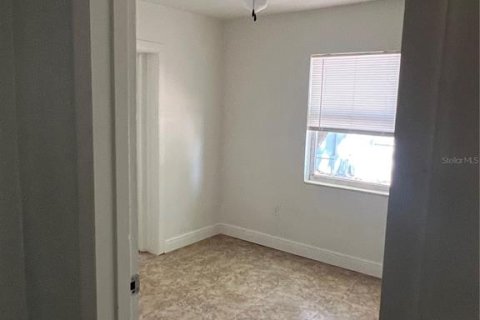 Propiedad comercial en venta en Port Charlotte, Florida, 5 dormitorios, 163.51 m2 № 1735137 - foto 8