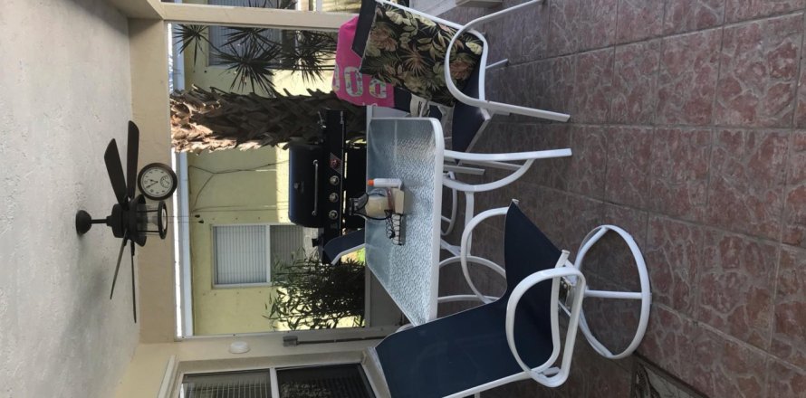 House in Jensen Beach, Florida 3 bedrooms, 212.19 sq.m. № 1100090