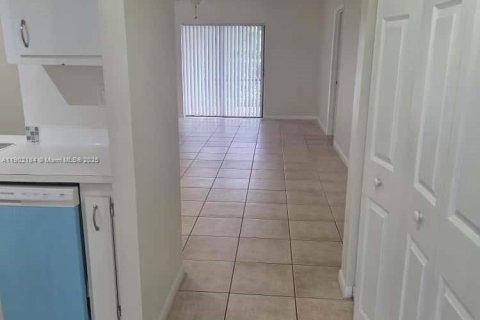 Copropriété à louer à Tamarac, Floride: 2 chambres, 86.03 m2 № 1953614 - photo 4