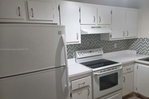 Copropriété à louer à Tamarac, Floride: 2 chambres, 86.03 m2 № 1953614 - photo 6