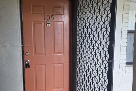 Copropriété à louer à Tamarac, Floride: 2 chambres, 86.03 m2 № 1953614 - photo 2