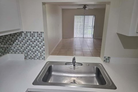 Copropriété à louer à Tamarac, Floride: 2 chambres, 86.03 m2 № 1953614 - photo 7