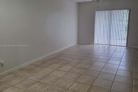 Copropriété à louer à Tamarac, Floride: 2 chambres, 86.03 m2 № 1953614 - photo 9