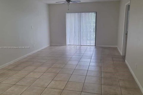 Copropriété à louer à Tamarac, Floride: 2 chambres, 86.03 m2 № 1953614 - photo 8