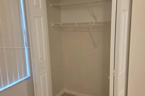 Copropriété à louer à Tamarac, Floride: 2 chambres, 86.03 m2 № 1953614 - photo 11